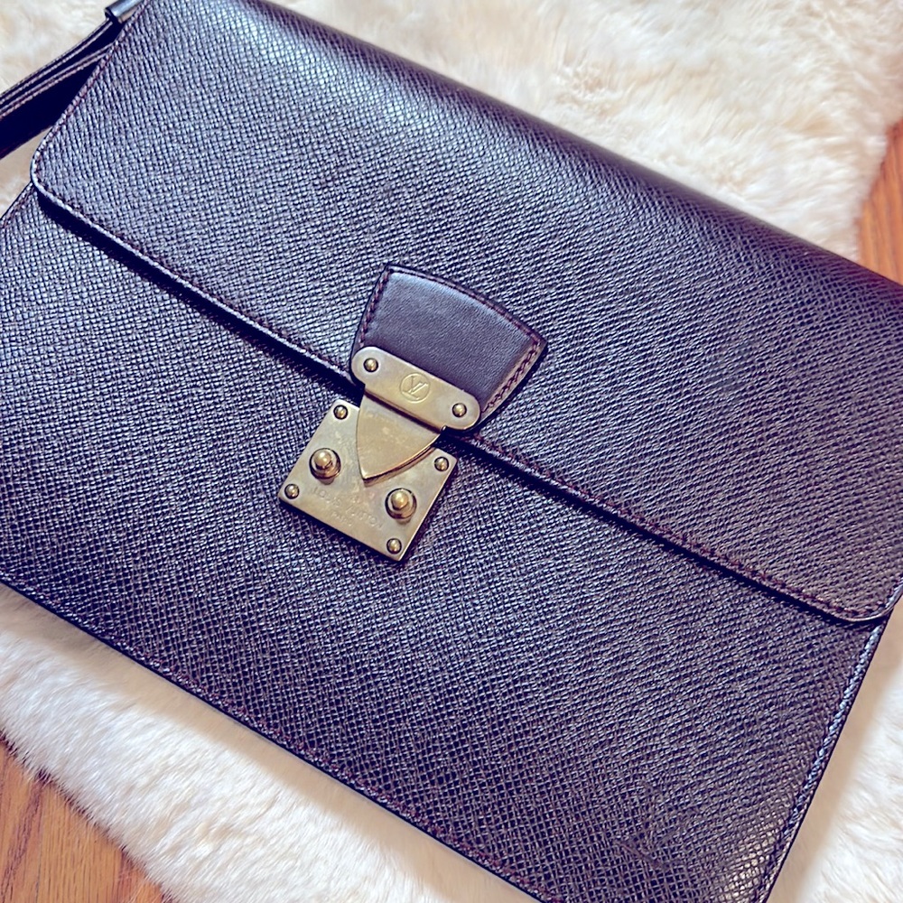 AUTHENTIC VINTAGE LOUIS VUITTON BURGUNDY CLUTCH - Picture 3 of 11
